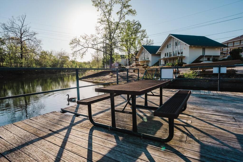 Pet Friendly Boho Condo With Pool--Fitness Center--Next To The Branson Landing--Close To Convention Center And Kanakuk Luaran gambar
